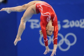 9游app-“未来已现：新能源赛车引领速度新革命”，未来新能源电车