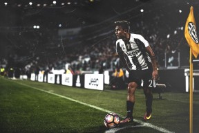 九游网页版官网入口-_无人机携手足球：未来场景新体验_，无人机足球天上的前锋